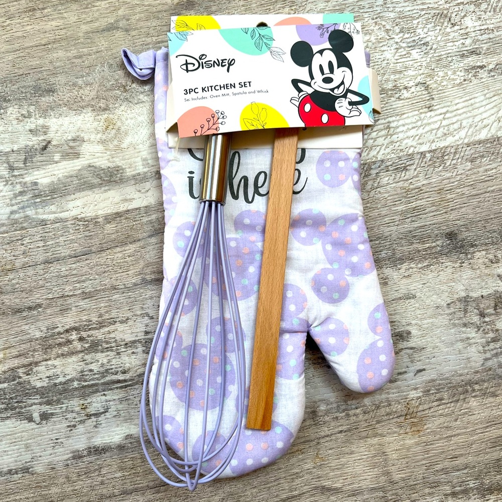 Disney “spring is here” oven mitt
